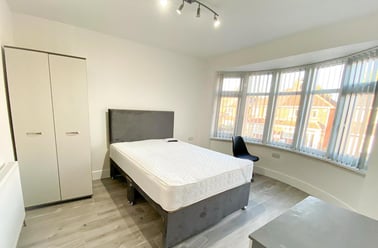 Warwick Avenue, Lenton Abbey, Beeston - Image 2